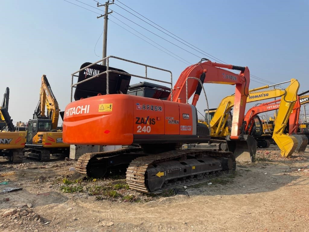 Hitachi ZX 240 - Гусеничный экскаватор: фото 1 Hitachi ZX 240 - Гусеничный экскаватор: фото 1