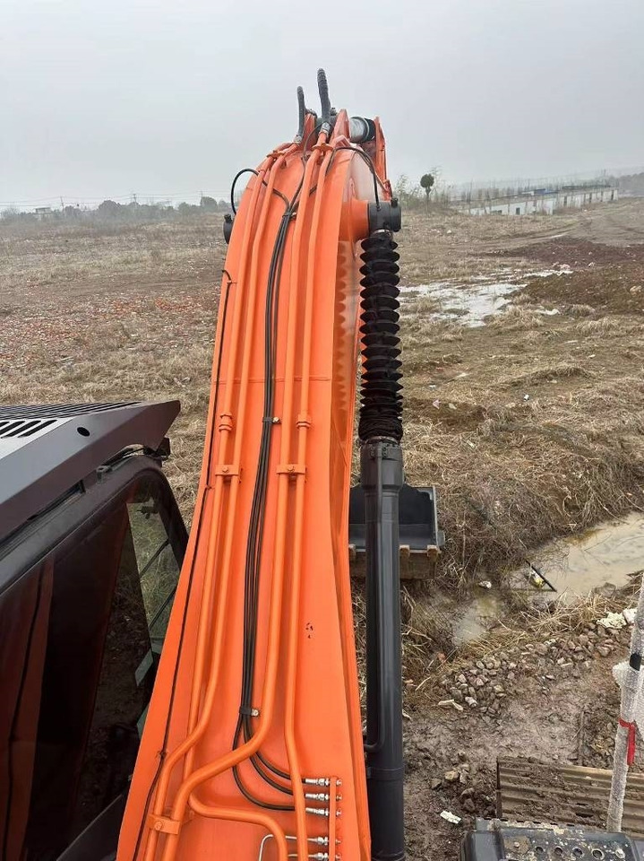 Hitachi ZX 240 - Гусеничный экскаватор: фото 3 Hitachi ZX 240 - Гусеничный экскаватор: фото 3