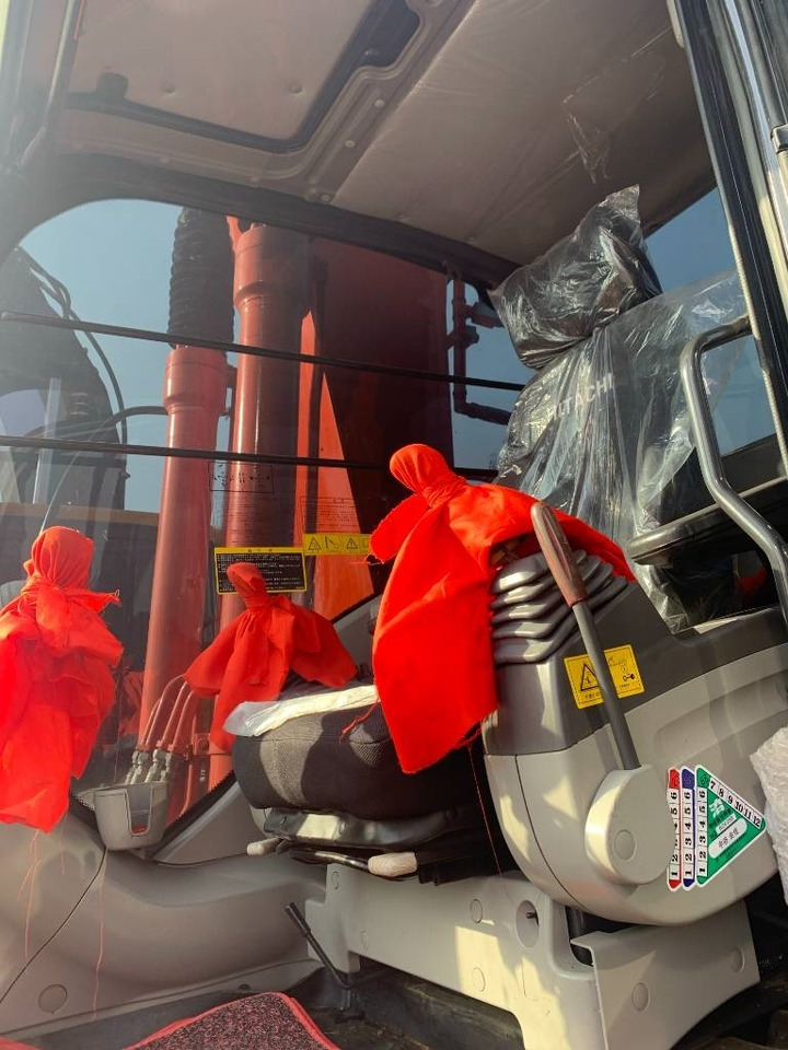 Hitachi Zaxis 200 LC - Гусеничный экскаватор: фото 2 Hitachi Zaxis 200 LC - Гусеничный экскаватор: фото 2