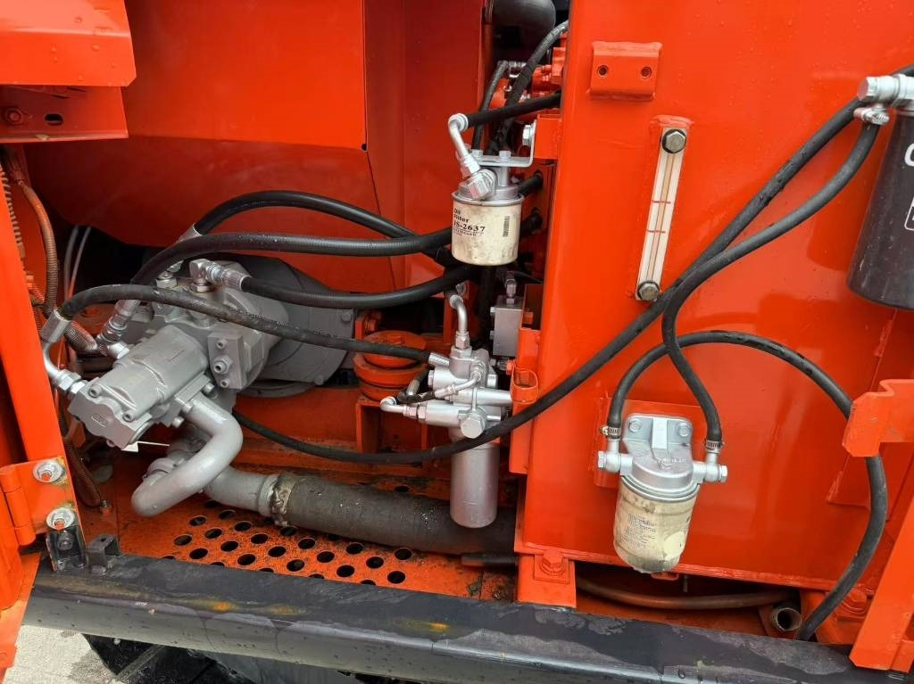 Hitachi Zaxis 60 - Гусеничный экскаватор: фото 3 Hitachi Zaxis 60 - Гусеничный экскаватор: фото 3