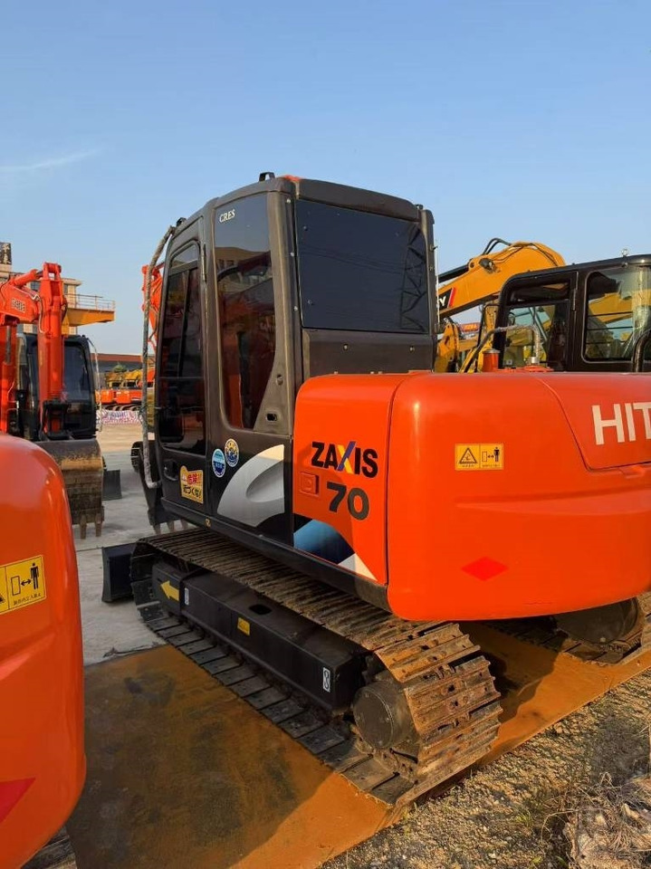 Hitachi Zaxis 70 - Гусеничный экскаватор: фото 1 Hitachi Zaxis 70 - Гусеничный экскаватор: фото 1