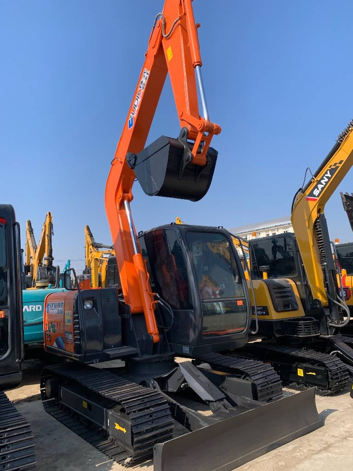 Hitachi Zaxis 70 - Мини-экскаватор: фото 1 Hitachi Zaxis 70 - Мини-экскаватор: фото 1