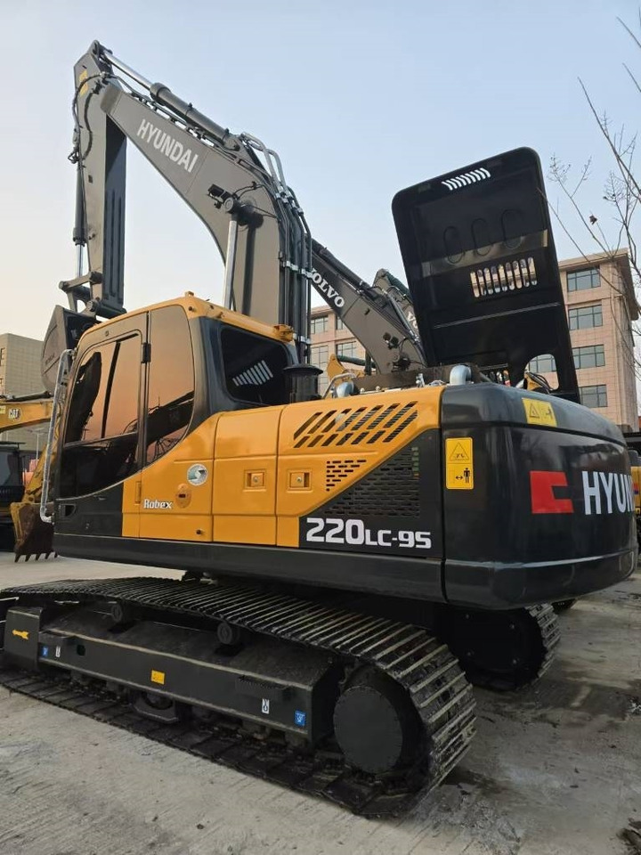 Hyundai 220-9 - Мини-экскаватор: фото 1 Hyundai 220-9 - Мини-экскаватор: фото 1
