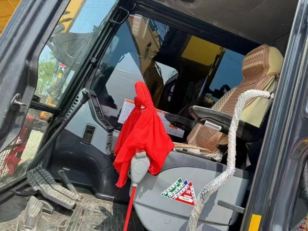 Komatsu PC 130 - Гусеничный экскаватор: фото 3 Komatsu PC 130 - Гусеничный экскаватор: фото 3