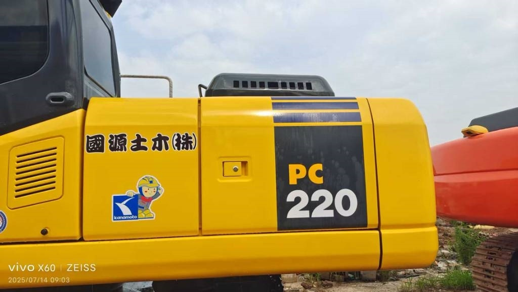 Komatsu PC 220 - Мини-экскаватор: фото 2 Komatsu PC 220 - Мини-экскаватор: фото 2