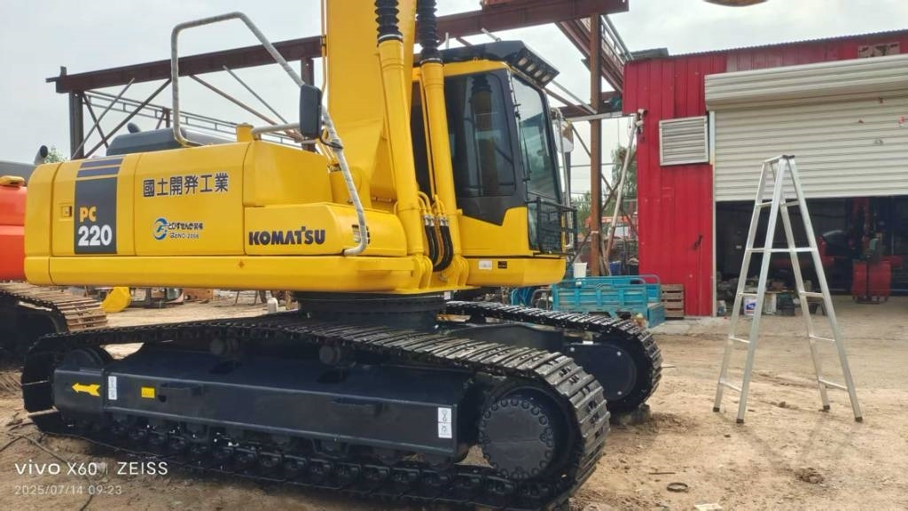 Komatsu PC 220 - Мини-экскаватор: фото 5 Komatsu PC 220 - Мини-экскаватор: фото 5