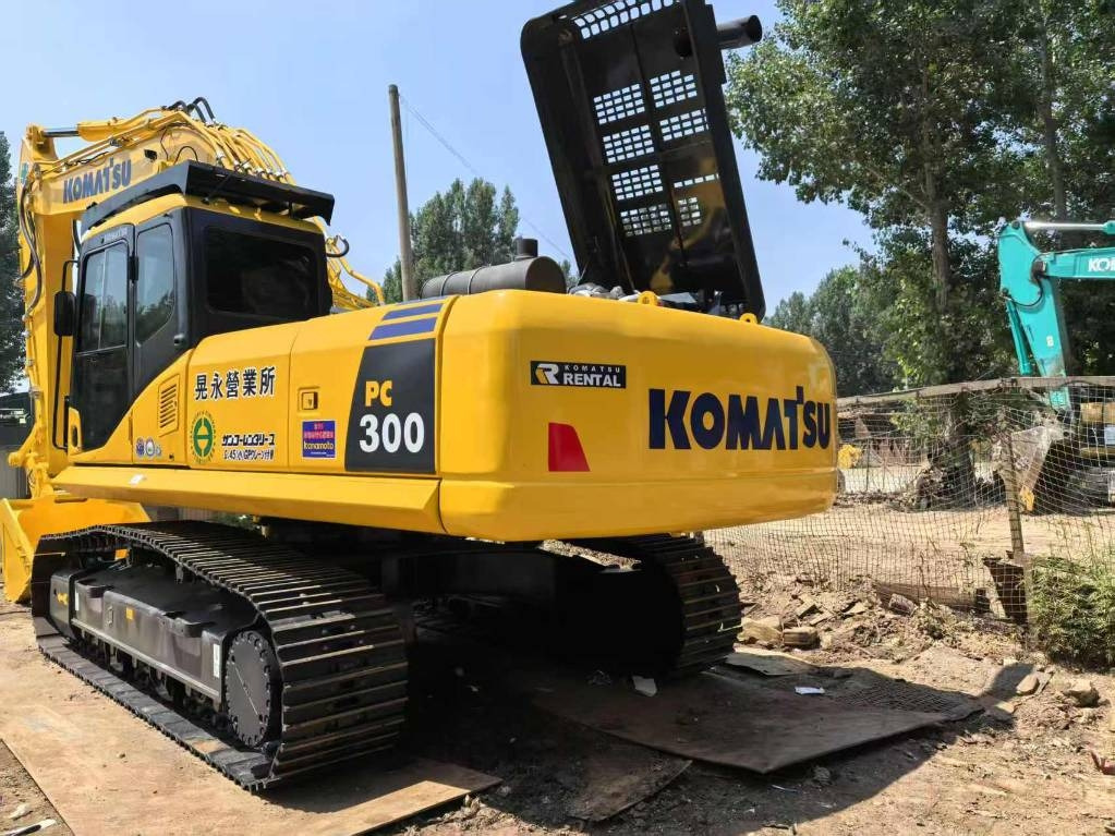 Komatsu PC 300 - Гусеничный экскаватор: фото 1 Komatsu PC 300 - Гусеничный экскаватор: фото 1
