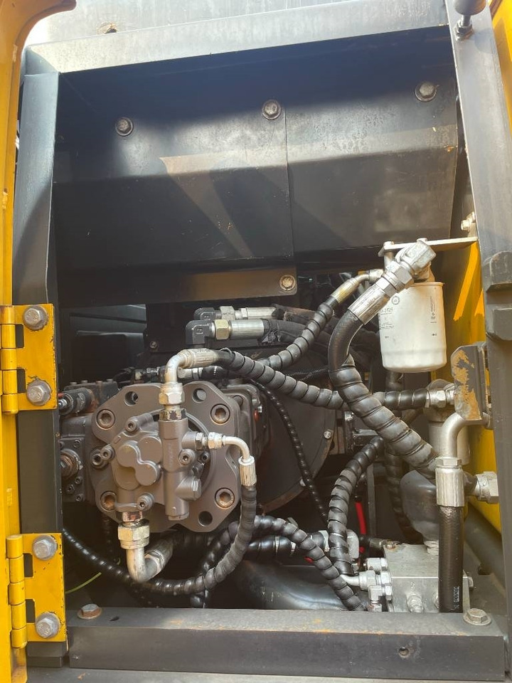 Volvo EC 140 - Гусеничный экскаватор: фото 2 Volvo EC 140 - Гусеничный экскаватор: фото 2