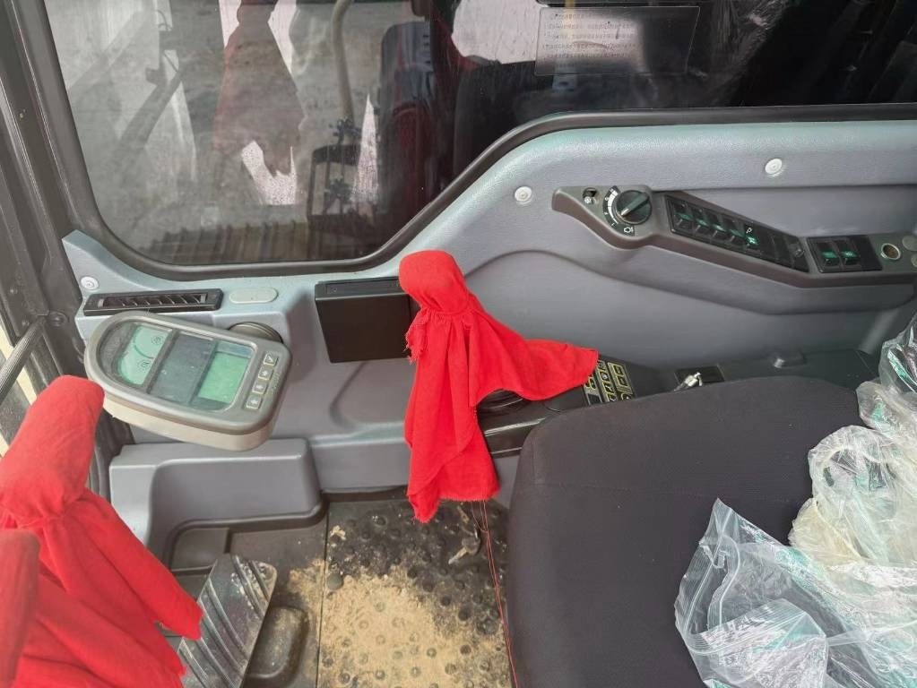 Volvo EC 140 - Гусеничный экскаватор: фото 2 Volvo EC 140 - Гусеничный экскаватор: фото 2