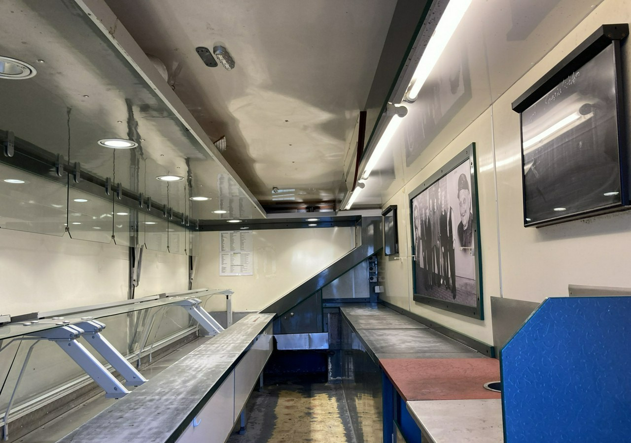 Inna Inny Autosklep wędlin Gastronomiczny Food Truck Foodtruck sklep Borco - Торговый прицеп: фото 3 Inna Inny Autosklep wędlin Gastronomiczny Food Truck Foodtruck sklep Borco - Торговый прицеп: фото 3
