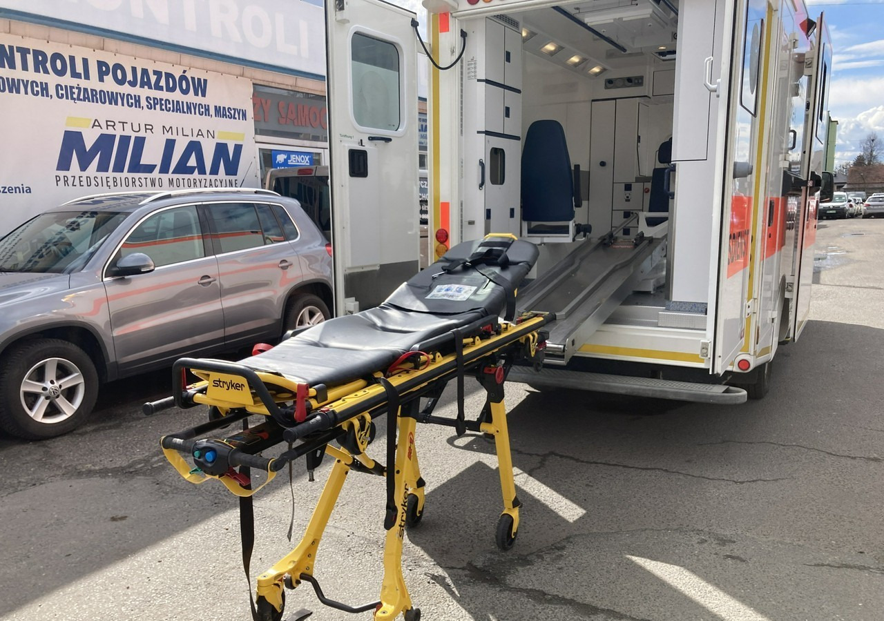 Mercedes-Benz Sprinter Sprinter 519 Karetka 4X4 Ambulans MODEL 2017 - Машина скорой помощи: фото 1 Mercedes-Benz Sprinter Sprinter 519 Karetka 4X4 Ambulans MODEL 2017 - Машина скорой помощи: фото 1