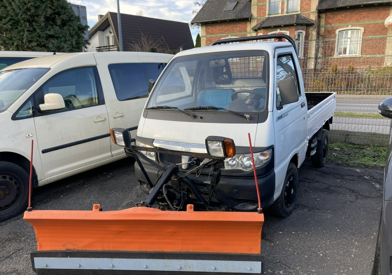 Piaggio Piaggio Porter 4X4 Skrzynia odśnieżarka Pług 2011 - Снегоуборочная машина: фото 1 Piaggio Piaggio Porter 4X4 Skrzynia odśnieżarka Pług 2011 - Снегоуборочная машина: фото 1