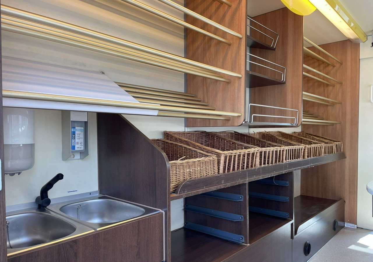 Renault Master Autosklep pieczywa Sklep Gastronomiczny Food Truck Foodtruck 2009 - Торговый грузовик: фото 4 Renault Master Autosklep pieczywa Sklep Gastronomiczny Food Truck Foodtruck 2009 - Торговый грузовик: фото 4
