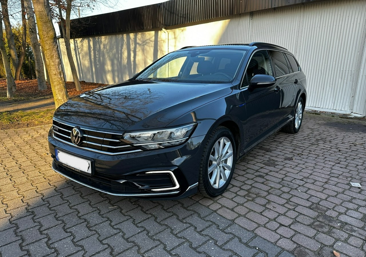 Volkswagen Passat B8 GTE 1.4TSI 218KM Hybryda Plug-in zasięg 50km Panorama*Navi*Skóra*FV2 - Легковой автомобиль: фото 1 Volkswagen Passat B8 GTE 1.4TSI 218KM Hybryda Plug-in zasięg 50km Panorama*Navi*Skóra*FV2 - Легковой автомобиль: фото 1