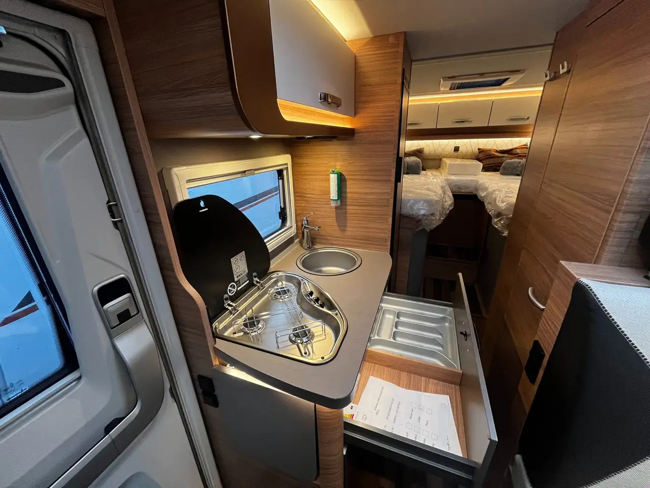Новый Полуинтегрированный автодом Weinsberg CaraCompact 600 MEG Pepper Mietwagen Verfügbar: фото 15