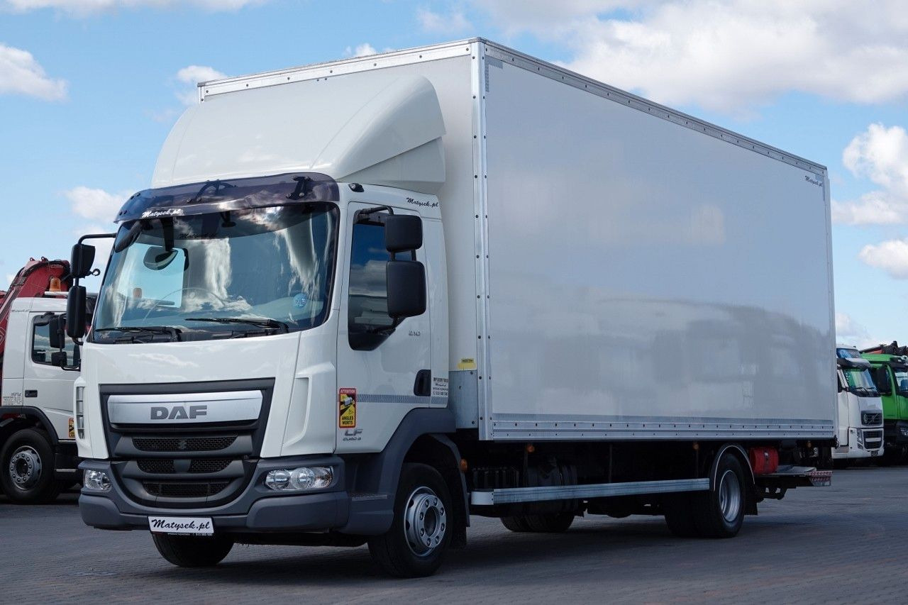 DAF LF 210 / KONTENER - 7 M / SOLÓWKA / WINDA DHOLLA - Грузовик с закрытым кузовом: фото 1 DAF LF 210 / KONTENER - 7 M / SOLÓWKA / WINDA DHOLLA - Грузовик с закрытым кузовом: фото 1