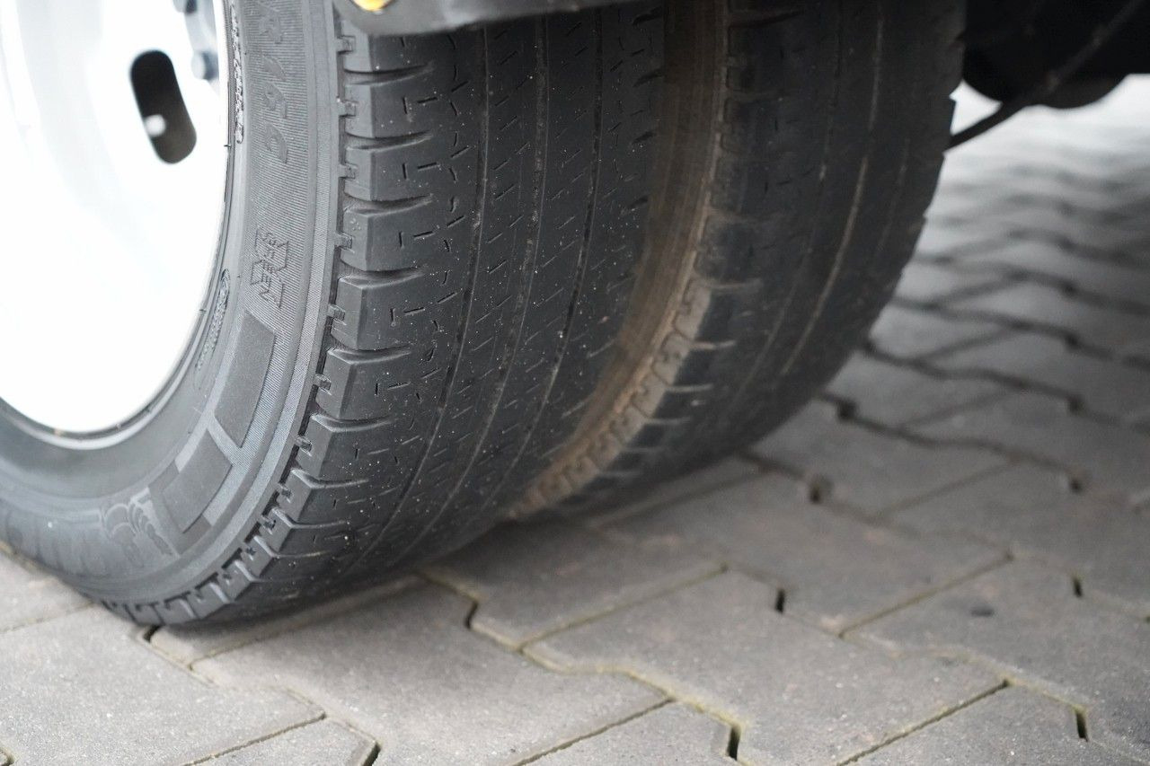 Малотоннажный рефрижератор Iveco DAILY 35-140 / CHŁODNIA / AGREGAT PULSOR 400 / W: фото 17 Малотоннажный рефрижератор Iveco DAILY 35-140 / CHŁODNIA / AGREGAT PULSOR 400 / W: фото 17