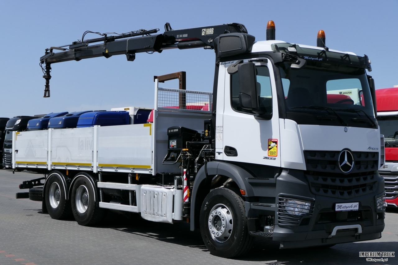 MERCEDES AROCS 2633 / 6X4 / SKRZYNIA 6,55 M + HDS HIAB 144 / STEROWANIE RADIOWE / ROTATOR / WIDŁY - Грузовик бортовой/ Платформа, Автоманипулятор: фото 1 MERCEDES AROCS 2633 / 6X4 / SKRZYNIA 6,55 M + HDS HIAB 144 / STEROWANIE RADIOWE / ROTATOR / WIDŁY - Грузовик бортовой/ Платформа, Автоманипулятор: фото 1
