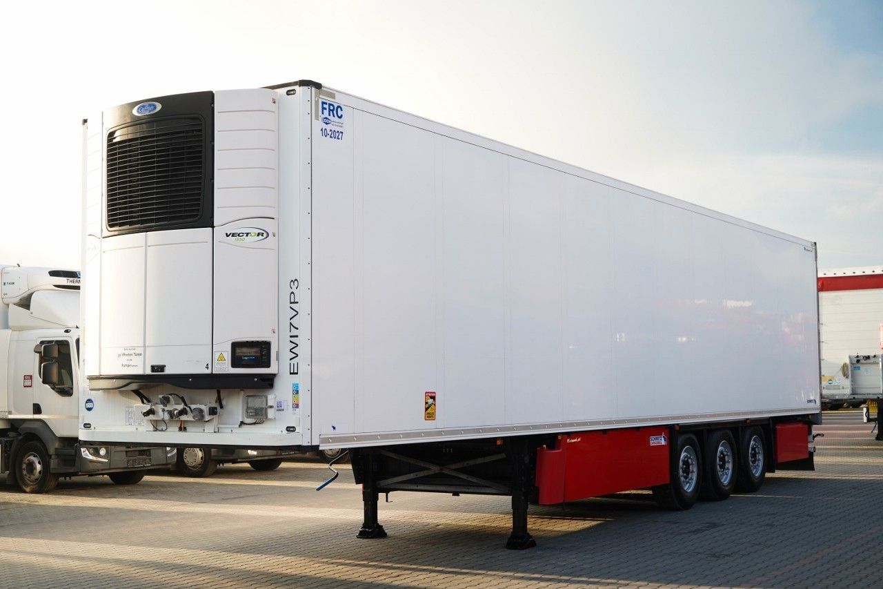 Schmitz Cargobull CHŁODNIA / CARRIER VECTOR 1550 / 2x OŚ PODNOSZO - Полуприцеп-рефрижератор: фото 1 Schmitz Cargobull CHŁODNIA / CARRIER VECTOR 1550 / 2x OŚ PODNOSZO - Полуприцеп-рефрижератор: фото 1