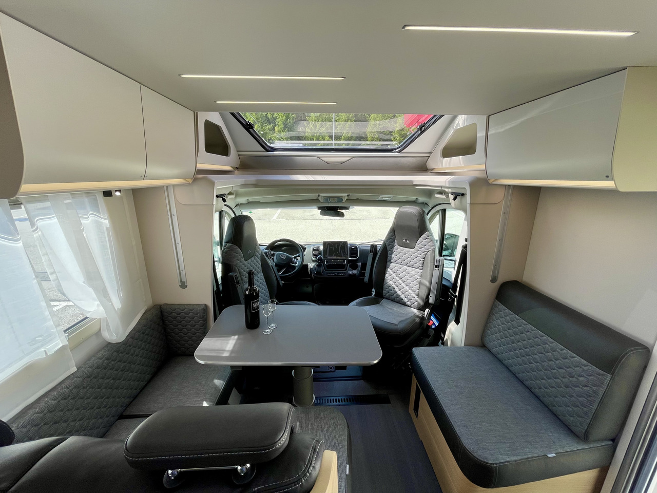 ADRIA Matrix axess 650SL - Полуинтегрированный автодом: фото 4 ADRIA Matrix axess 650SL - Полуинтегрированный автодом: фото 4