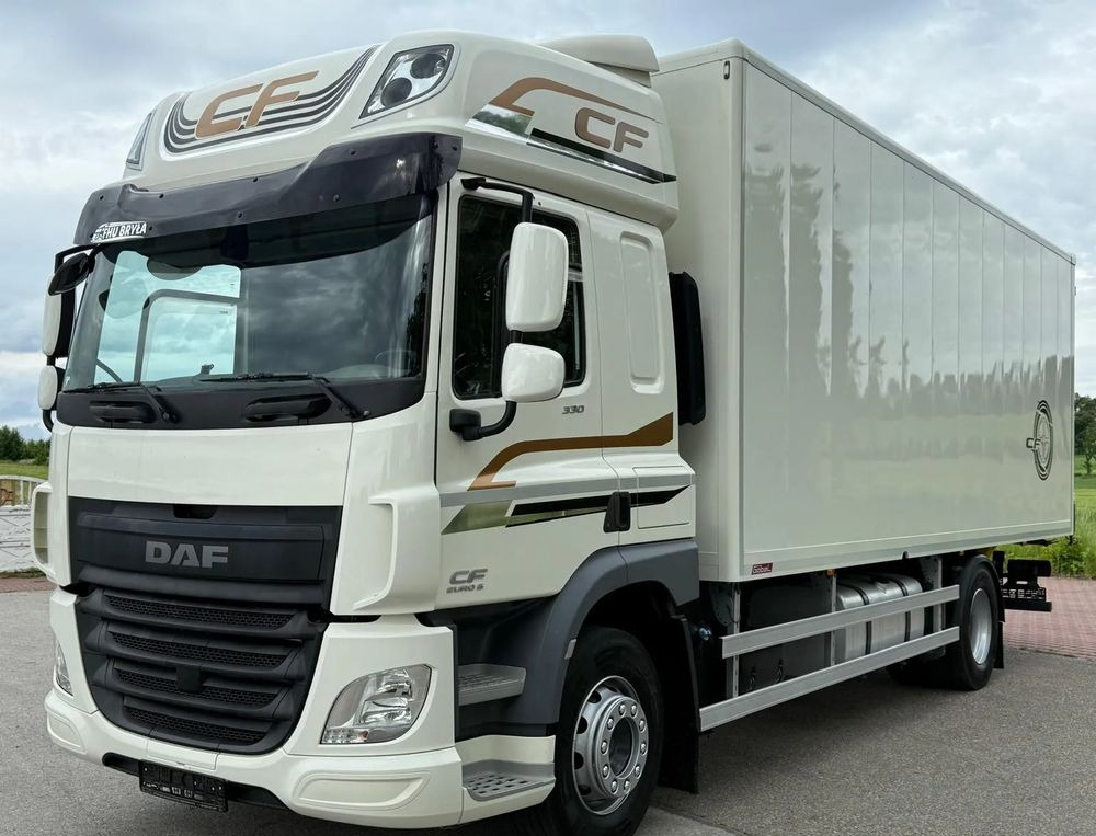 DAF CF 330/10.2017/KONTENER MEBLOWY/IZOTERMA/WINDA/18 PALET/E6/NISKI PRZEBIEG/Z NIEMIEC/JAK NOWY/DUŻY SILNIK 10 837cm3// - Грузовик с закрытым кузовом: фото 1 DAF CF 330/10.2017/KONTENER MEBLOWY/IZOTERMA/WINDA/18 PALET/E6/NISKI PRZEBIEG/Z NIEMIEC/JAK NOWY/DUŻY SILNIK 10 837cm3// - Грузовик с закрытым кузовом: фото 1