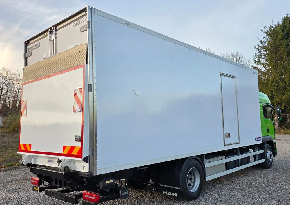 MAN TGM 18.320 / 18.290 / 15.290 / IZOTERMA / WINDA / 19PALET / E6 / 08.2018 / LIFT / SPROWADZONY / AUTOMAT / SYPIALKA / PIERWSZY WŁAŚCICIEL / BOCZNE DRZWI / STAN BARDZO DOBRY - Рефрижератор: фото 5 MAN TGM 18.320 / 18.290 / 15.290 / IZOTERMA / WINDA / 19PALET / E6 / 08.2018 / LIFT / SPROWADZONY / AUTOMAT / SYPIALKA / PIERWSZY WŁAŚCICIEL / BOCZNE DRZWI / STAN BARDZO DOBRY - Рефрижератор: фото 5