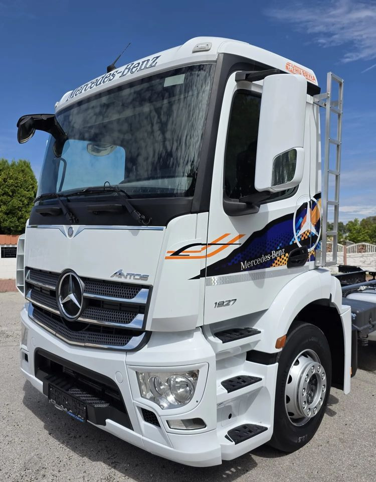 Mercedes-Benz ANTOS 1827 / ATEGO / ACTROS / E6 / ROZSTAW OSI 3.75M / WYWROT / BECZKA / UTRZYMANIE DRÓG / HAKOWIEC / SPROWADZONY / PIERWSZY WŁAŚCICIEL / STAN BDB - Грузовик-шасси: фото 5 Mercedes-Benz ANTOS 1827 / ATEGO / ACTROS / E6 / ROZSTAW OSI 3.75M / WYWROT / BECZKA / UTRZYMANIE DRÓG / HAKOWIEC / SPROWADZONY / PIERWSZY WŁAŚCICIEL / STAN BDB - Грузовик-шасси: фото 5