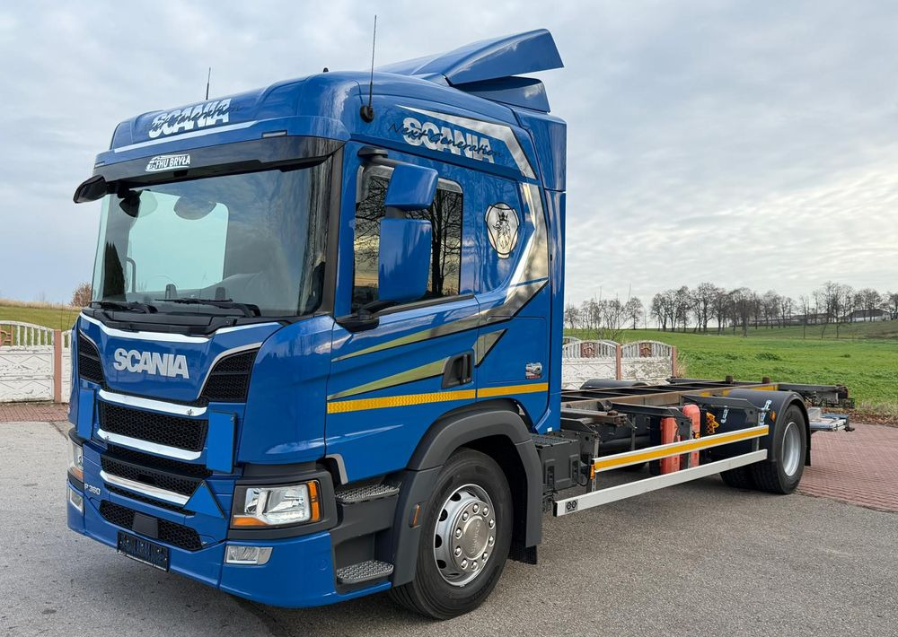 Scania P360 / P410 / BDF / RAMA / FIRANKA / PEŁNA SYPIALKA / WINDA / E6 / CAŁA NA PODUSZKACH / ROZSTAW OSI 5.5M / LAWETA / DO ŻYWCA / DO BYDŁA / DO ZABUDOWY / SPROWADZONA - Грузовик-шасси: фото 1 Scania P360 / P410 / BDF / RAMA / FIRANKA / PEŁNA SYPIALKA / WINDA / E6 / CAŁA NA PODUSZKACH / ROZSTAW OSI 5.5M / LAWETA / DO ŻYWCA / DO BYDŁA / DO ZABUDOWY / SPROWADZONA - Грузовик-шасси: фото 1