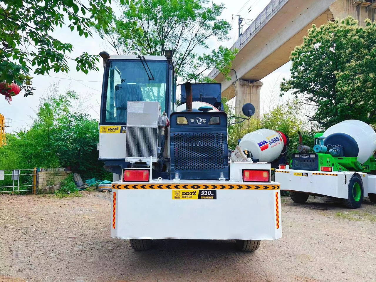DEYI 2 cubic concrete mixer - Автобетоносмеситель: фото 5 DEYI 2 cubic concrete mixer - Автобетоносмеситель: фото 5