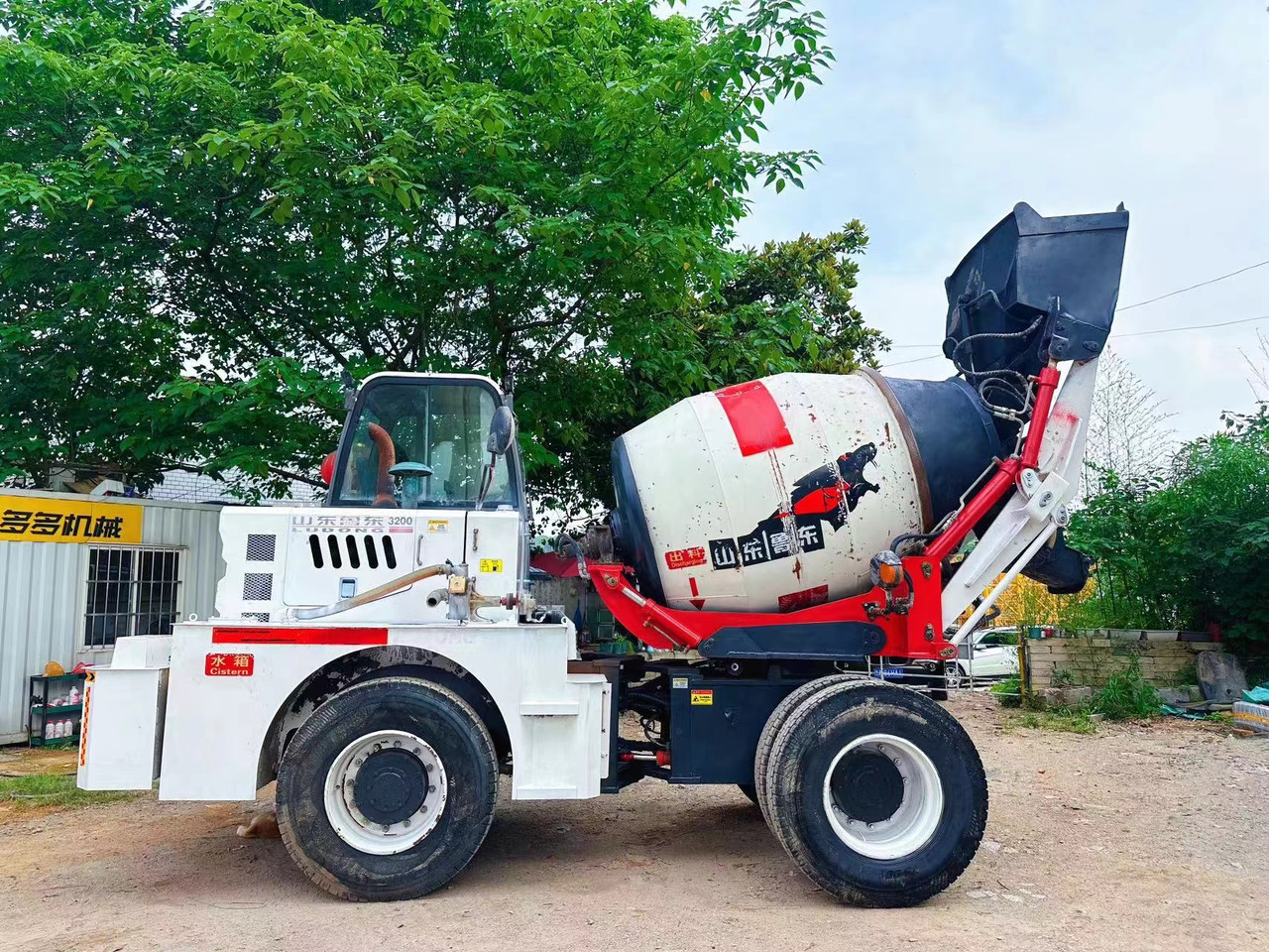 DEYI 2 cubic concrete mixer - Автобетоносмеситель: фото 3 DEYI 2 cubic concrete mixer - Автобетоносмеситель: фото 3