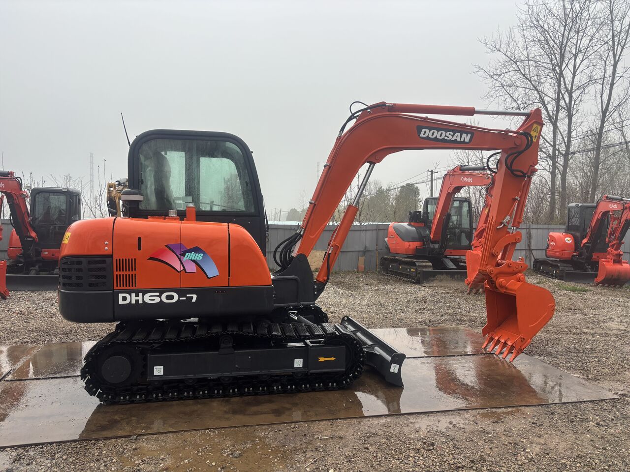 DOOSAN DH60-7 - Мини-экскаватор: фото 1 DOOSAN DH60-7 - Мини-экскаватор: фото 1
