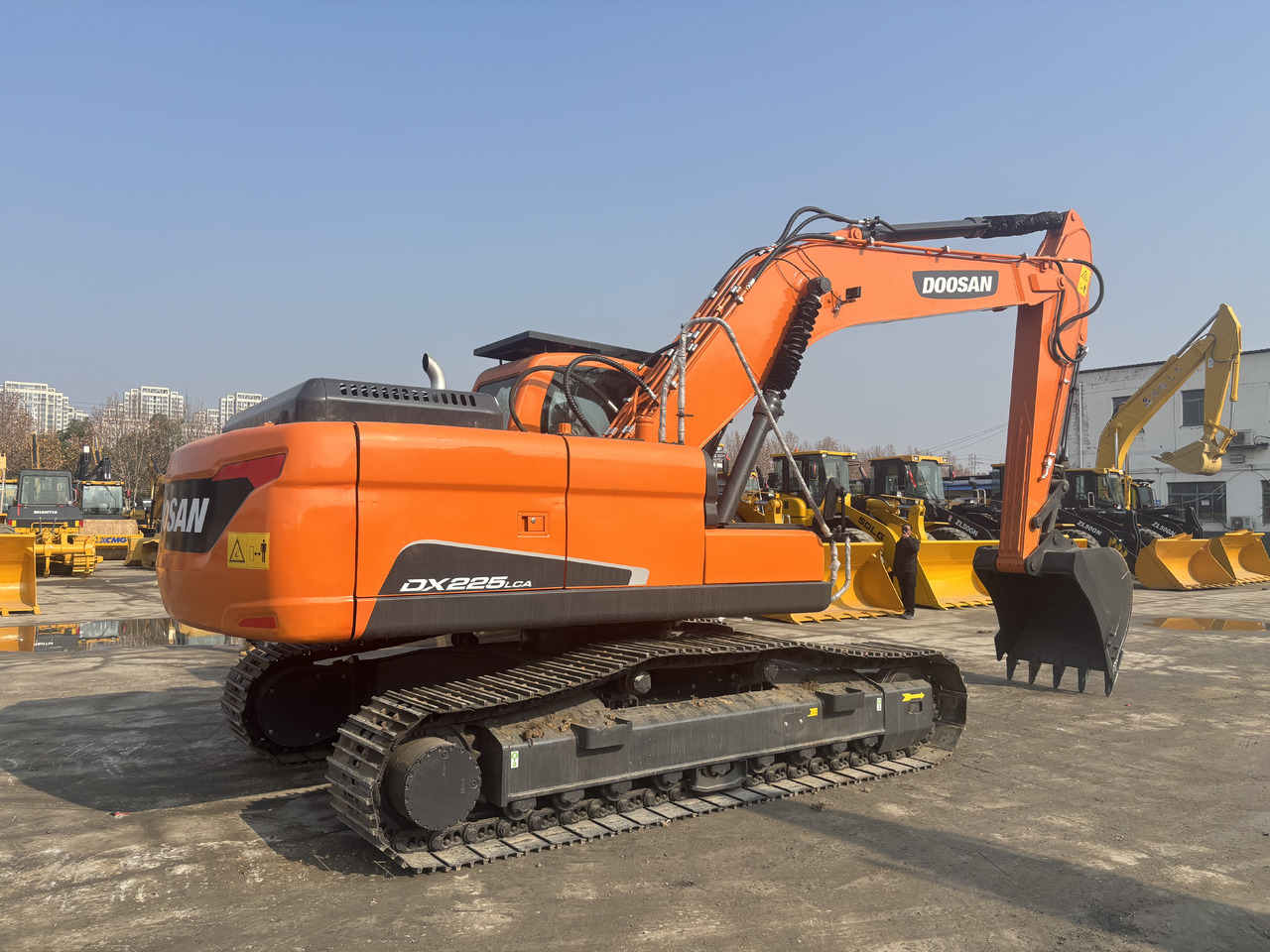 DOOSAN DX225 - Гусеничный экскаватор: фото 1 DOOSAN DX225 - Гусеничный экскаватор: фото 1