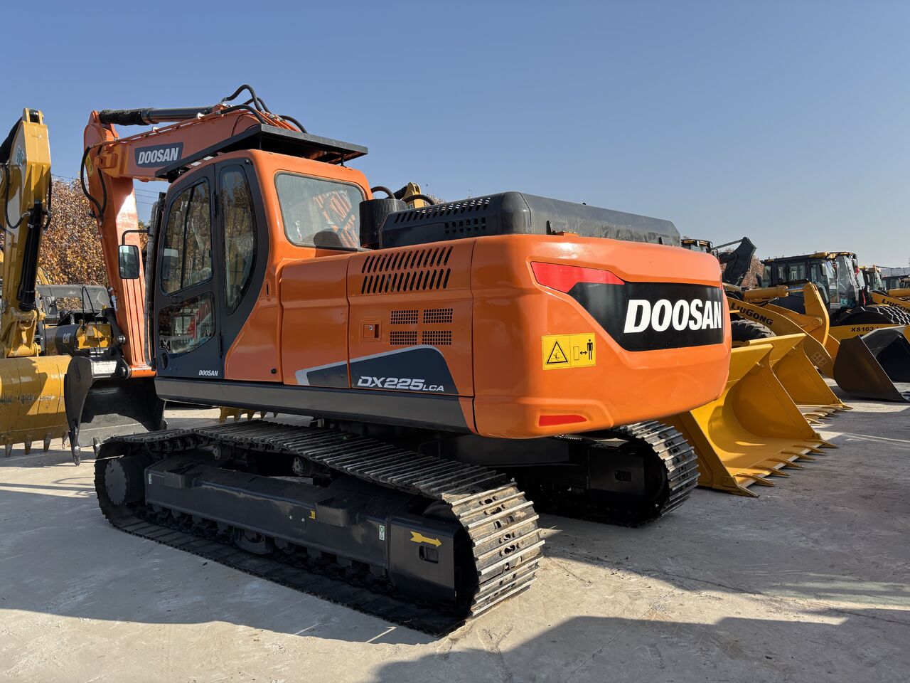 DOOSAN DX225LCA - Гусеничный экскаватор: фото 1 DOOSAN DX225LCA - Гусеничный экскаватор: фото 1