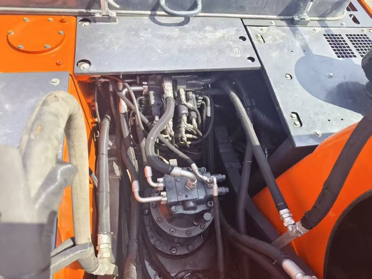 DOOSAN DX300LC-9C - Гусеничный экскаватор: фото 3 DOOSAN DX300LC-9C - Гусеничный экскаватор: фото 3