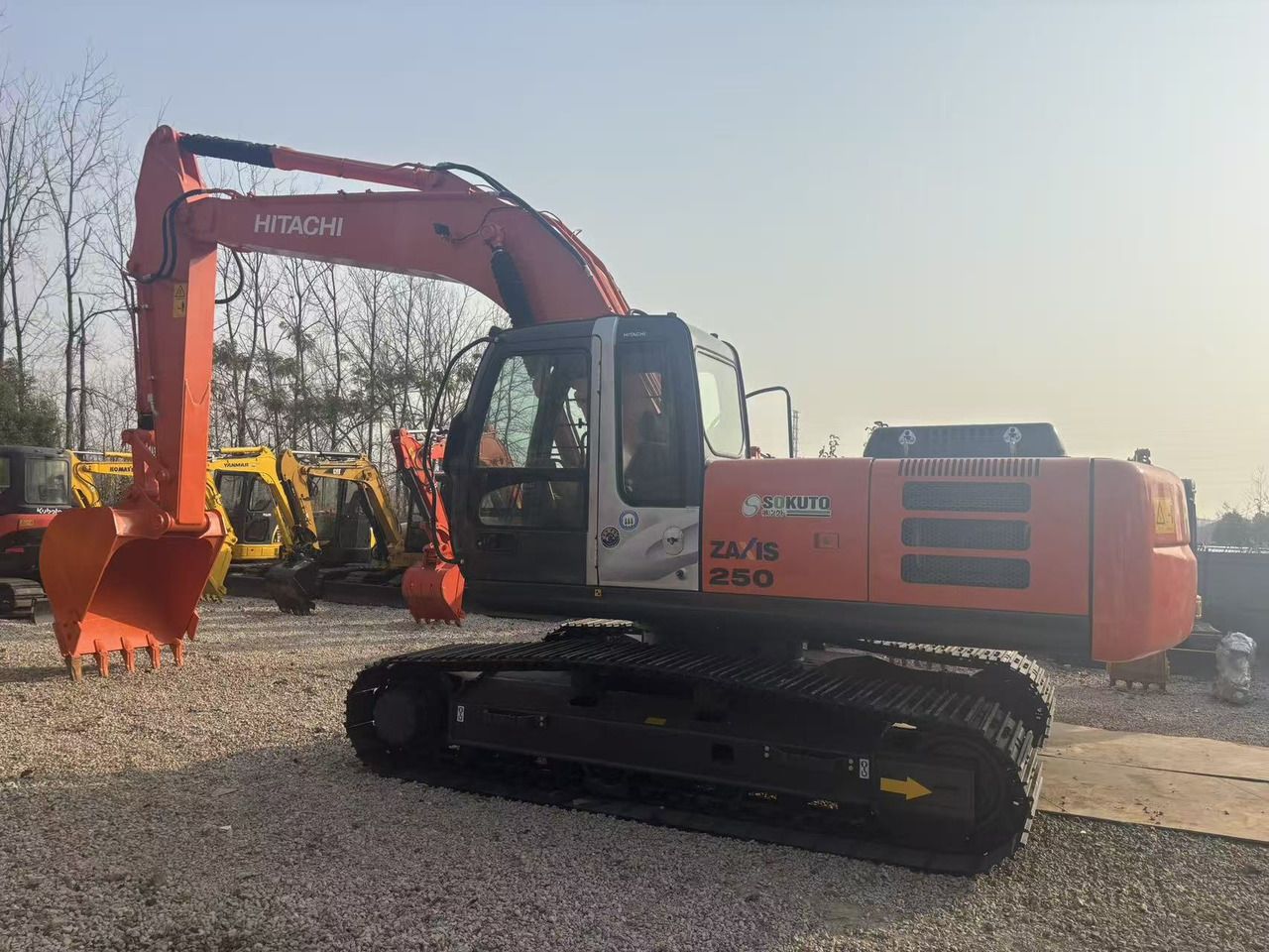 HITACHI ZX250 - Гусеничный экскаватор: фото 1 HITACHI ZX250 - Гусеничный экскаватор: фото 1