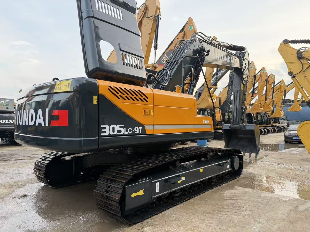 Hyundai R305LC-9T - Гусеничный экскаватор: фото 1 Hyundai R305LC-9T - Гусеничный экскаватор: фото 1