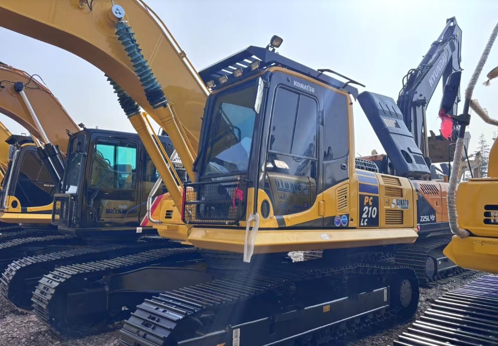Komatsu PC 210 LC-8 - Гусеничный экскаватор: фото 1 Komatsu PC 210 LC-8 - Гусеничный экскаватор: фото 1