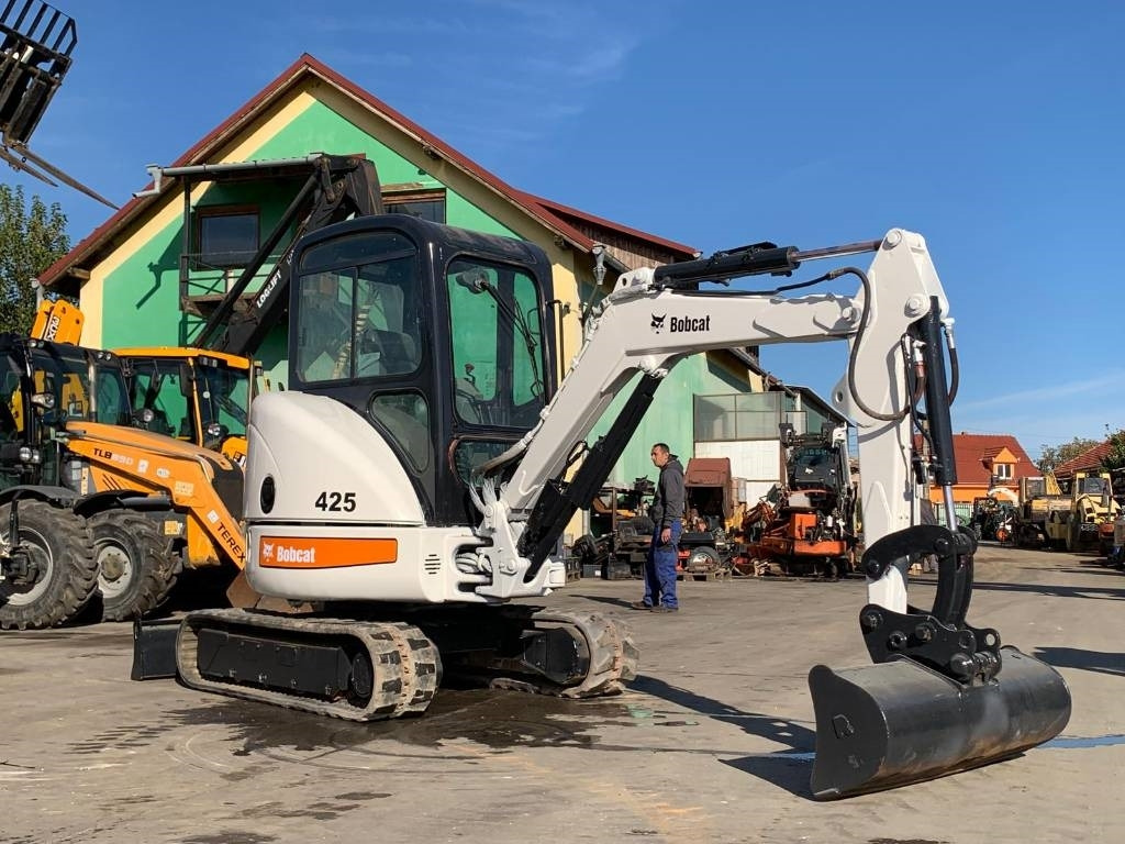 Bobcat 425 - Мини-экскаватор: фото 1 Bobcat 425 - Мини-экскаватор: фото 1