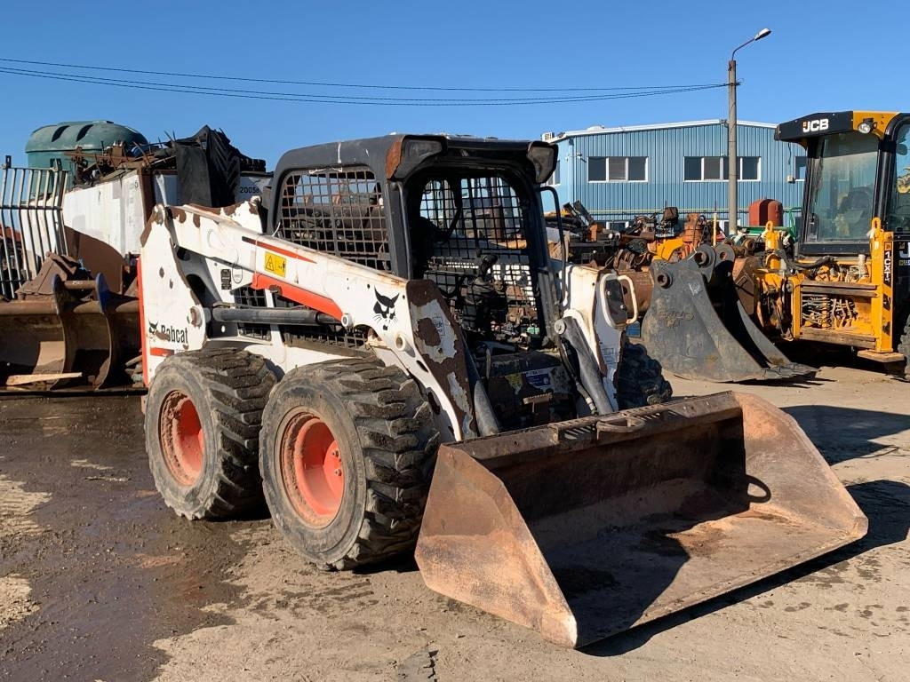 Bobcat S 550 - Мини-погрузчик с бортовым поворотом: фото 1 Bobcat S 550 - Мини-погрузчик с бортовым поворотом: фото 1