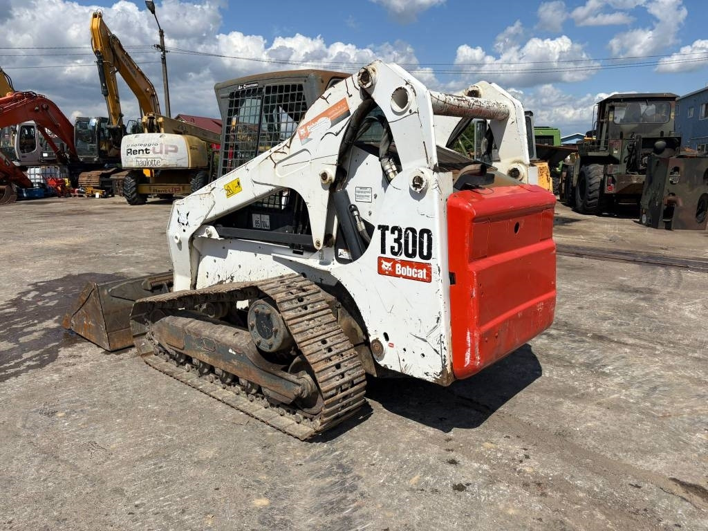 Bobcat T 300 - Мини-погрузчик с бортовым поворотом: фото 3 Bobcat T 300 - Мини-погрузчик с бортовым поворотом: фото 3