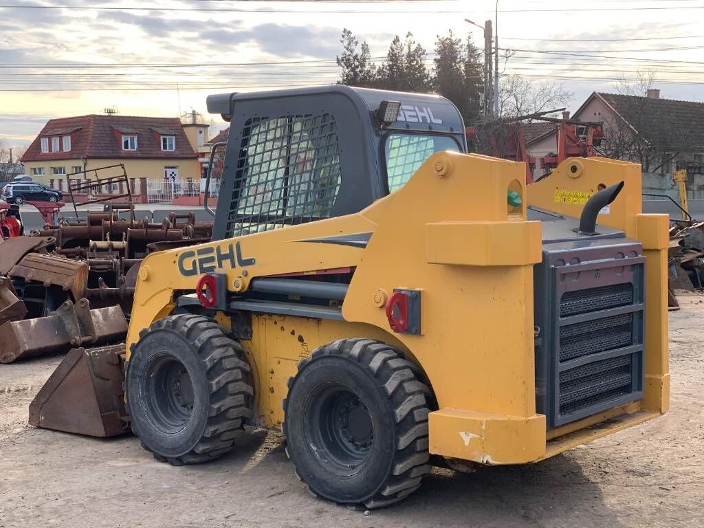 Gehl R 260 Gehl R 260 - Мини-погрузчик с бортовым поворотом: фото 3 Gehl R 260 Gehl R 260 - Мини-погрузчик с бортовым поворотом: фото 3