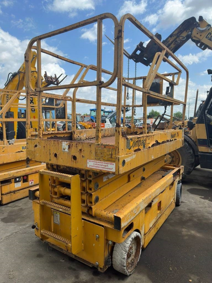 Haulotte Compact 10  - Ножничный подъемник: фото 3 Haulotte Compact 10  - Ножничный подъемник: фото 3