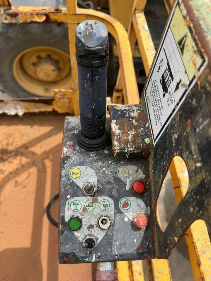 Haulotte Compact 10  - Ножничный подъемник: фото 5 Haulotte Compact 10  - Ножничный подъемник: фото 5