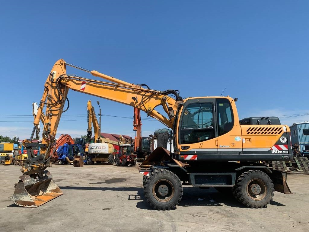 Hyundai Robex 180 W-9 A - Колёсный экскаватор: фото 2 Hyundai Robex 180 W-9 A - Колёсный экскаватор: фото 2