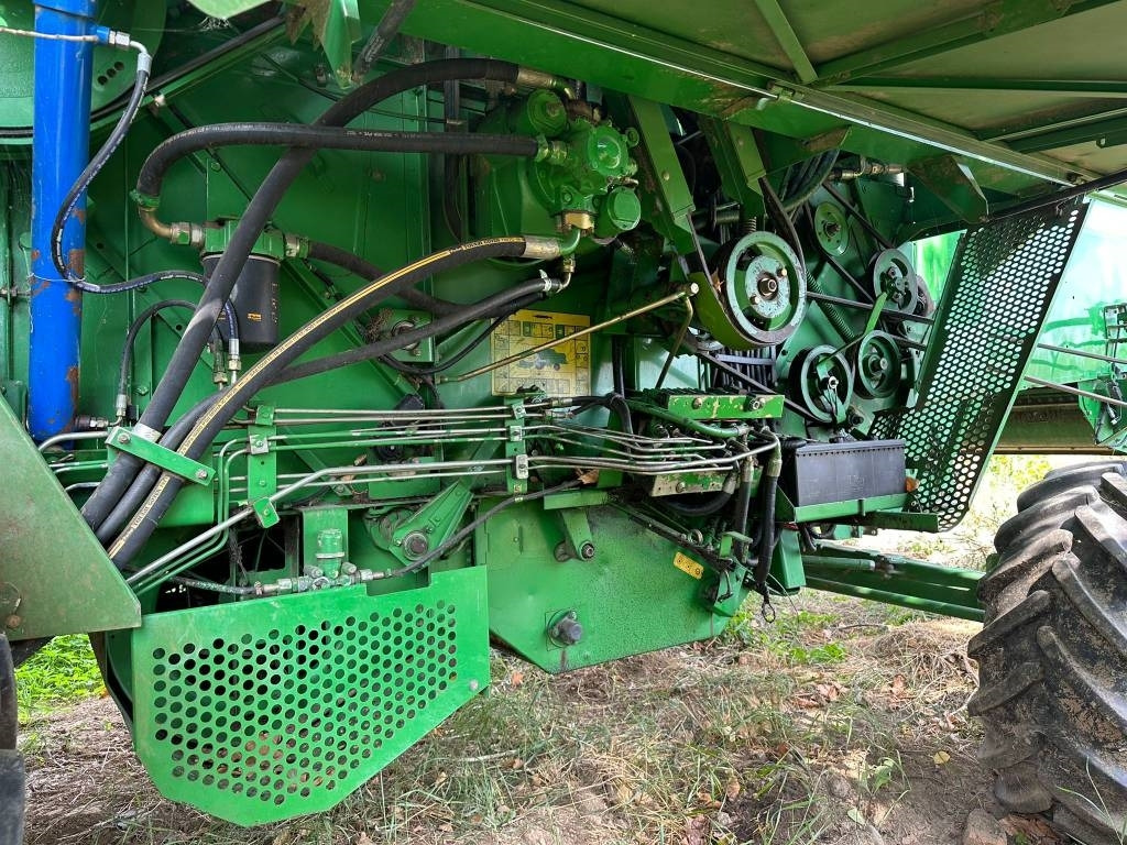 John Deere 1550 CWS - Зерноуборочный комбайн: фото 4 John Deere 1550 CWS - Зерноуборочный комбайн: фото 4
