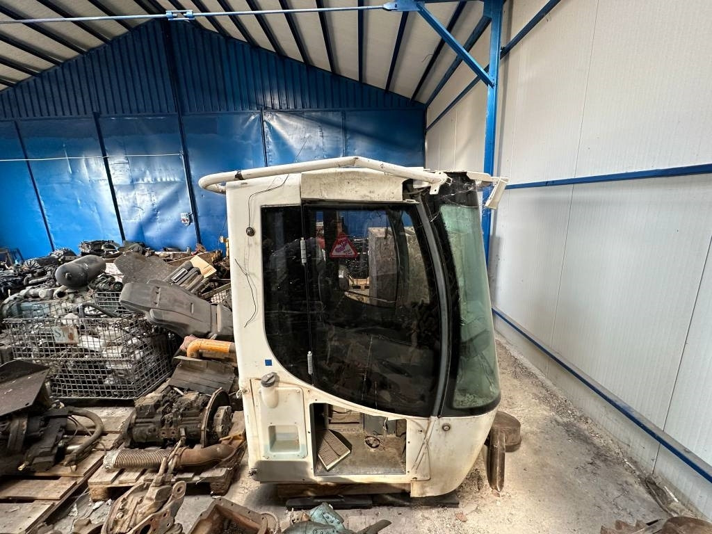Liebherr L 550 L576 CABIN - Кабина для Строительной техники: фото 1 Liebherr L 550 L576 CABIN - Кабина для Строительной техники: фото 1