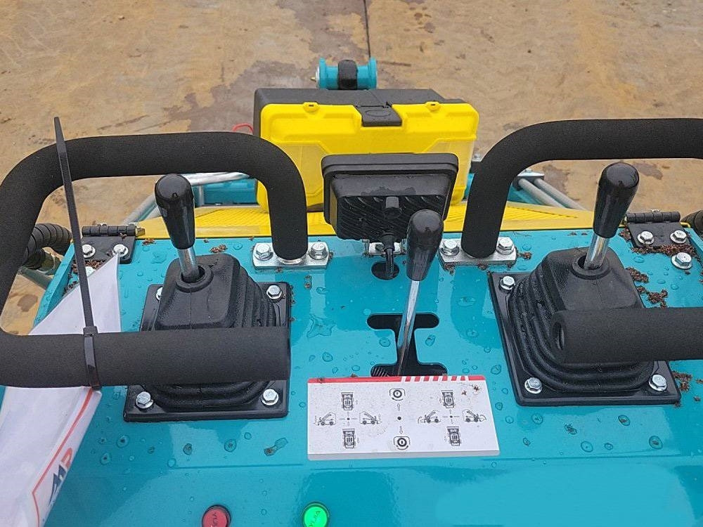 Machpro MPS330 - Мини-погрузчик с бортовым поворотом: фото 4 Machpro MPS330 - Мини-погрузчик с бортовым поворотом: фото 4