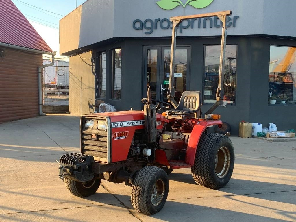Massey Ferguson 1010 - Трактор: фото 1 Massey Ferguson 1010 - Трактор: фото 1