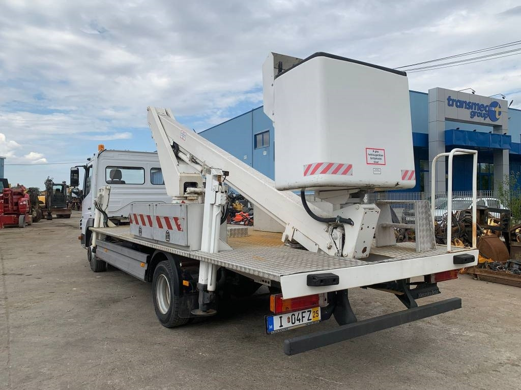 Mercedes-Benz Atego 818 - Грузовик с подъемником: фото 3 Mercedes-Benz Atego 818 - Грузовик с подъемником: фото 3