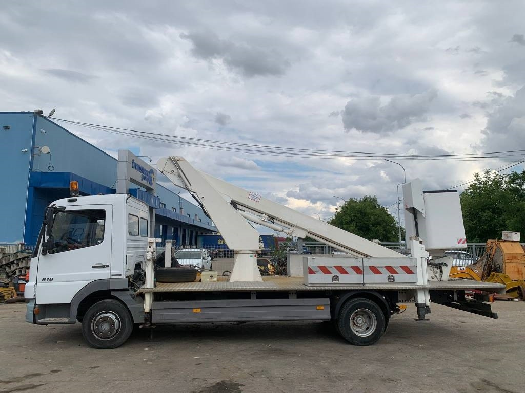 Mercedes-Benz Atego 818 - Грузовик с подъемником: фото 2 Mercedes-Benz Atego 818 - Грузовик с подъемником: фото 2